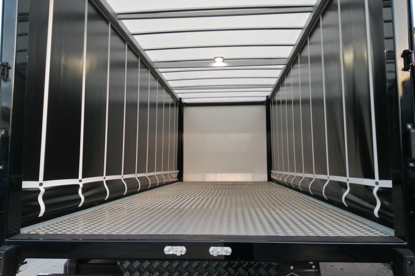 curtain side body, alluminium floor overlay, choc rail, daf