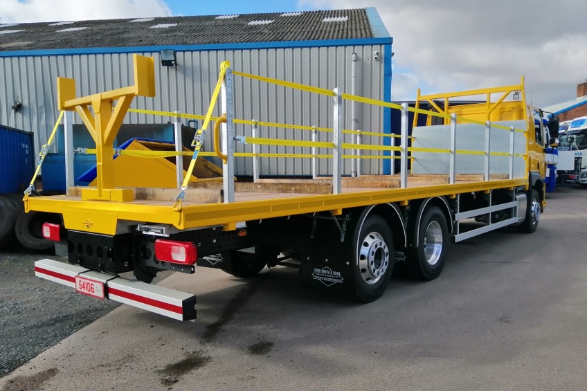 platform body, daf, hardwood, steel carrier, rear gantry, hardwood baton, paint, tool box 