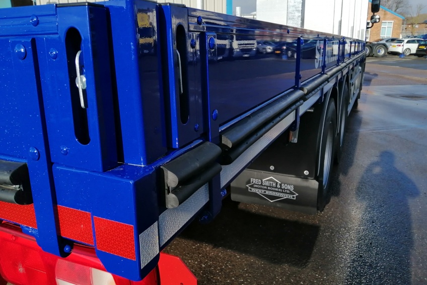 aluminium dropside, steel carrier, paint, daf, rub rail, hardwood batons, small drop sides,