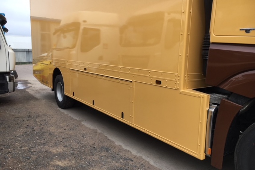 removals, side doors, side skirts, paint, Mercedes Benz, Actros