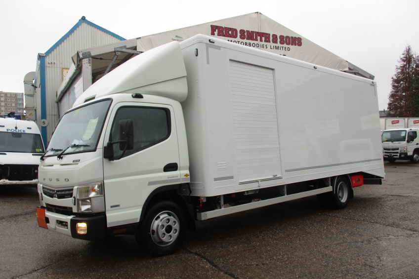 beaver tail, Beaver tail box body, ramp, roller shutter, paint, chapter 8, Fuso, Canter